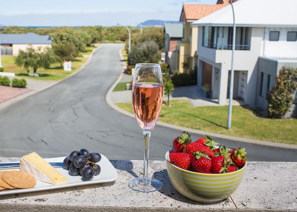 The House At Bayside 5* Albany